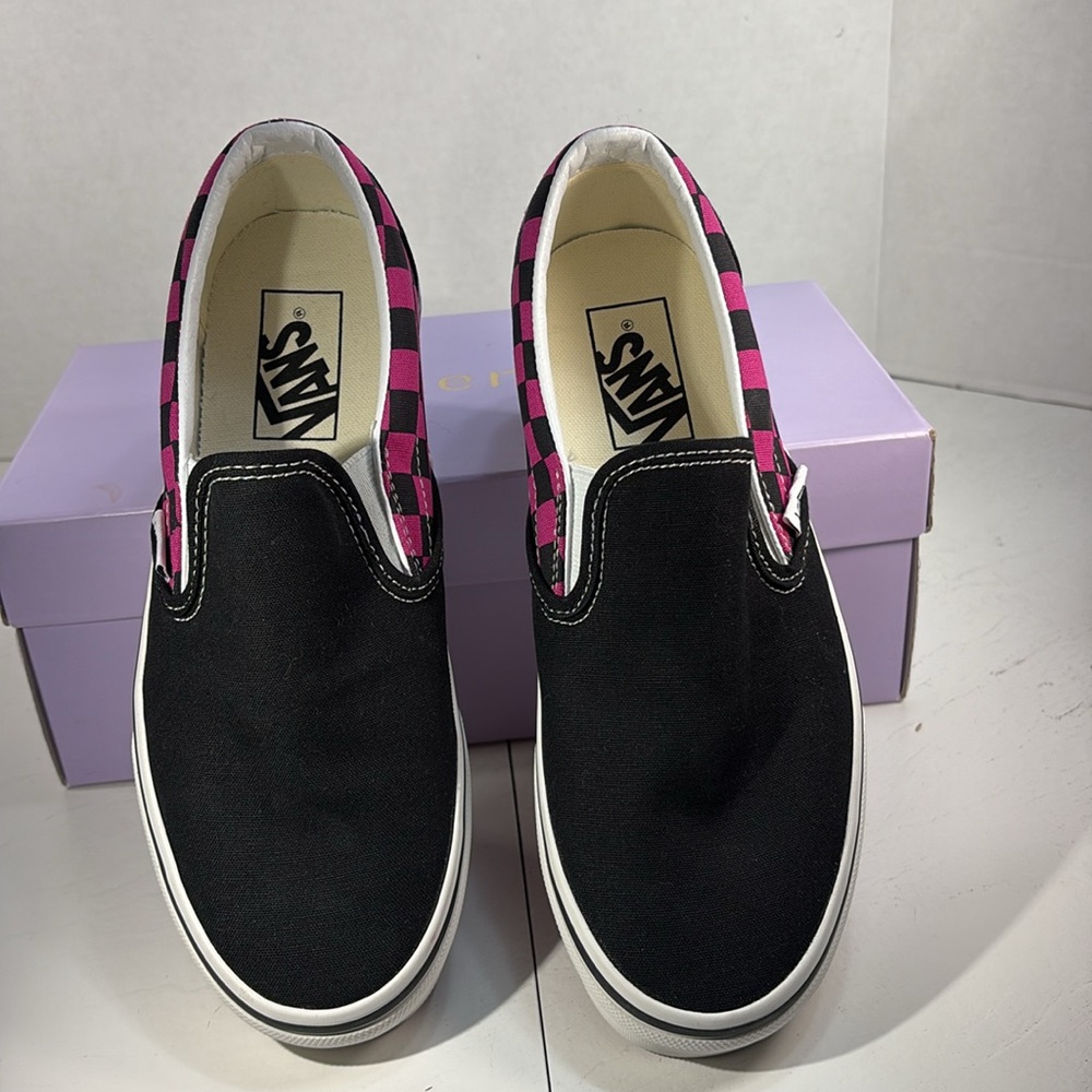 NWT Vans Classic Checkerboard Slip Ons in Raspberry and Black Women’s 7 - Picture 4 of 10